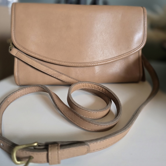 Coach Handbags - Vintage Coach Sterling Clutch
